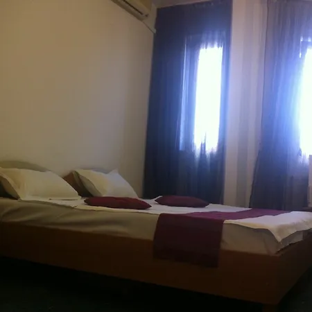 Adry's Hotel 2*